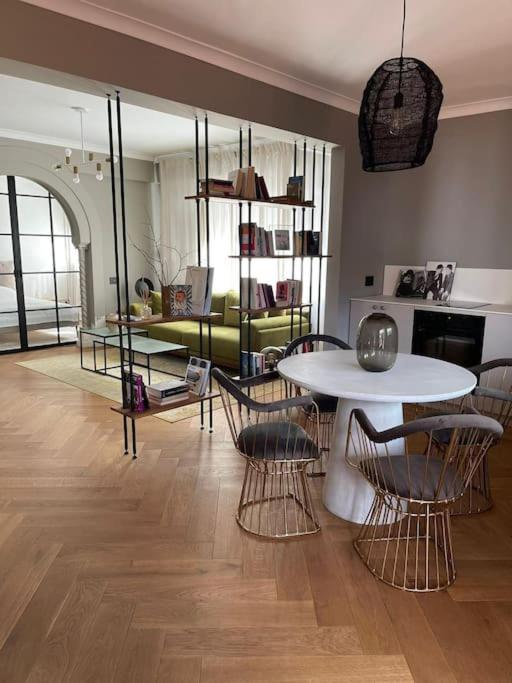 Stunning 1Bd Flat With 50M2 Terrace In The City Center Bucarest Exterior foto